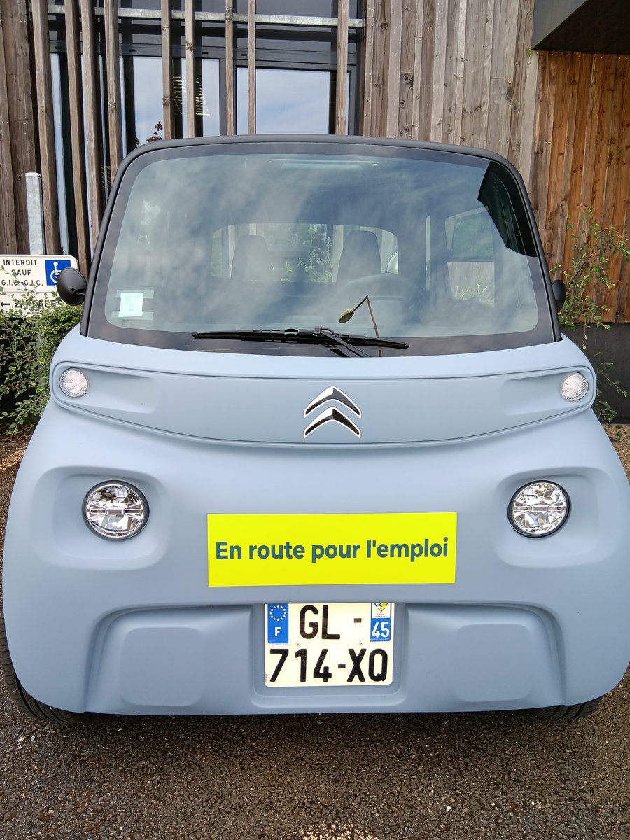 Événement : présentation des deux véhicules de la Mission Locale Sancerre Sologne  à Aubigny sur Nère le 30 juillet dernier