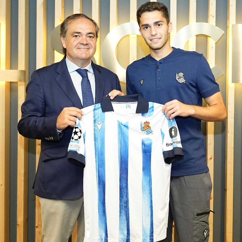 RealSociedadEUS's tweet photo. 💥 ZOZKETA 💥

𝐀𝐫𝐬𝐞𝐧 𝐙𝐚𝐤𝐡𝐚𝐫𝐲𝐚𝐧en kamiseta zozkatzen dugu! RT egin eta parte hartu!

#AurreraReala