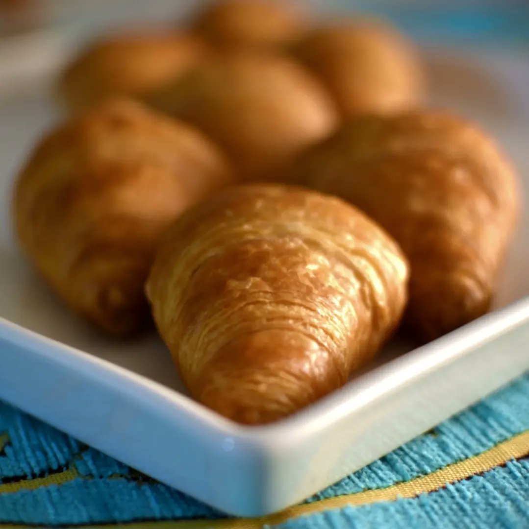 Croissants - Are they actually French or Austrian? It doesn't matter. What matters is that we enjoy eating it!

#foodpgotography #goodwithcoffee #frenchfood #austrianfood #French #Austrian #european #food #Photographer #photography #delicious #craft #foodcravings #foodcraft