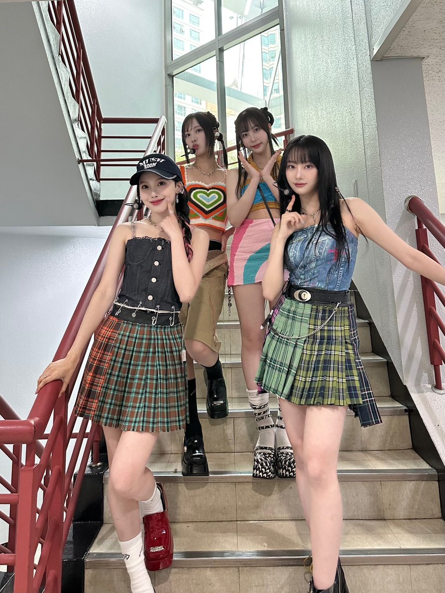 PRIMROSE_AO's tweet photo. [📸] #인기가요

프둥이들 인기가요 첫 방송 완료 🍭🍬

#PRIMROSE #프림로즈 #LAFFYTAFFY #래피태피 https://t.co/LqpF9ing2s