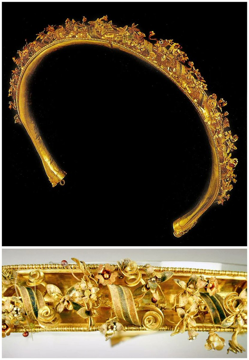 A c. 2,300 year old Hellenic diadem from Canosa, Italy, decorated with floral motifs and semi-precious stones. 🏛️ National Archaeological Museum of Taranto #Classics #Italy #History #Ancient #Art