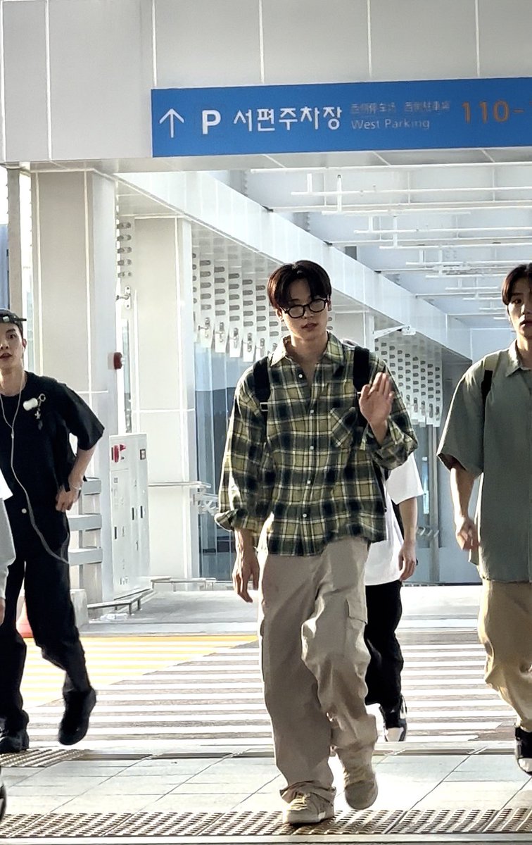 아니 진짜 내가 찾던 이상형...
내가 찾던 공대너드남...