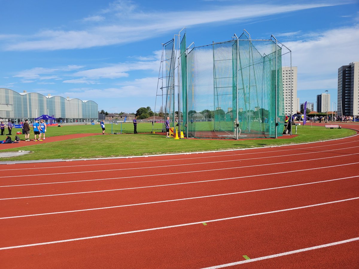 Glorious day in Aberdeen @scotathletics u13 u20 championships hammer under way @InvHarriersAAC @HLHSport @HNM_WClark