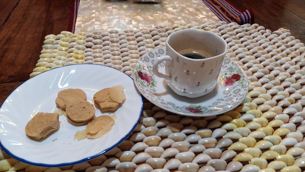 Kapeng barako at jacobina. Ala eh kasarap na miryenda, sadya!