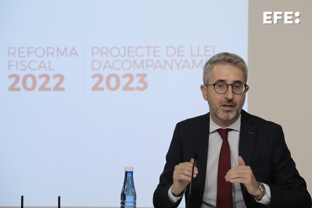 EFE_CValenciana's tweet photo. 🔴El PSPV-PSOE ha registrado alegaciones contra "el regalo fiscal de 350 millones de Mazón a las grandes fortunas", en referencia a la supresión del impuesto de Sucesiones y Donaciones.

🔴Aseguran que es "es socialmente injusto" y "compromete los servicios públicos". https://t.co/BxrnzcCdLZ
