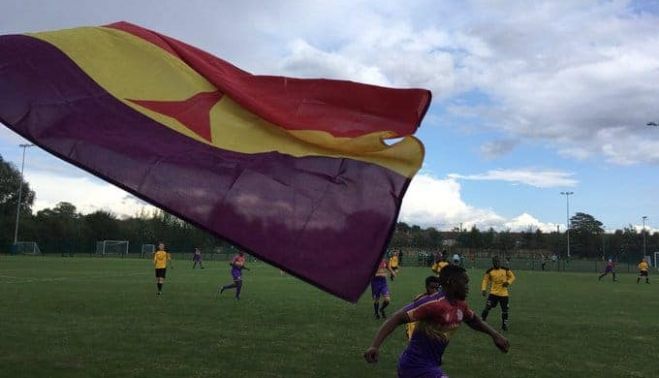 MemoriaHis's tweet photo. Clapton FC, el equipo de fútbol londinense que lleva rindiendo homenaje a la II República española en sus camisetas desde 2018, ya ha anunciado que mantendrá los colores de la tricolor para la próxima temporada. Gracias.
Internacionalismo 🌹✊💜 https://t.co/TaoOqkazBV
