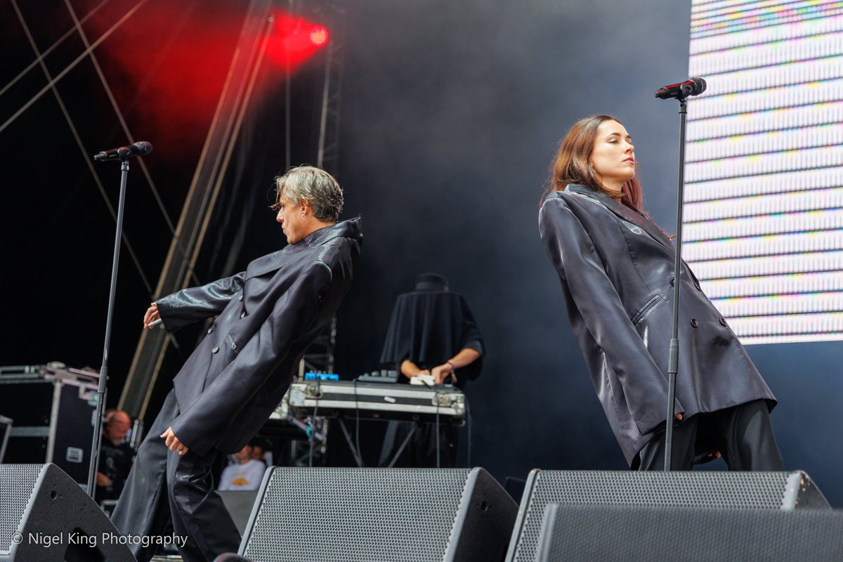 NigelKingPhotos's tweet photo. 1 of 2

The incredible @confidencemanTM on the Main Stage at @splendourfest Day 2 in #Nottingham.

For @LeftLion .

#LiveMusicPhotography #GigPhotography #musicphotography #musicphotographer #NottinghamPhotographer #Nottingham #SplendourFest  #festivals #festivalphotography https://t.co/uYC6x7OEzf