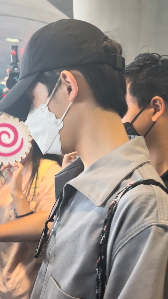 오랜만에 잘생긴 남성 봄😶‍🌫️
하이 윈윈~~🫶🫶