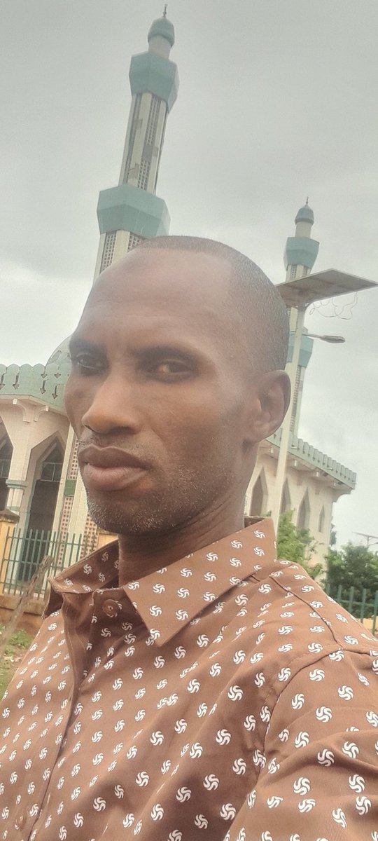 diallogn's tweet image. C'était lors d'un passage à la grande mosquée de #Timbo, une localité du Fouta Djallon remplie d'histoires.
#Guinée