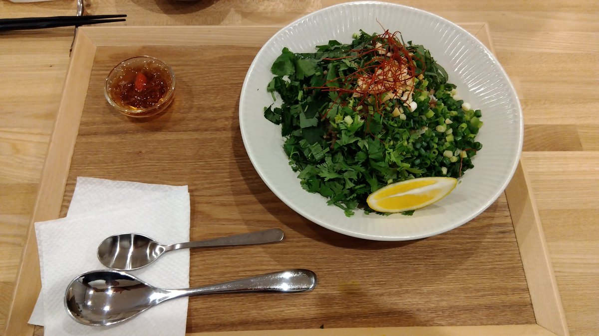 a9ILK5POIeTywOL's tweet photo. 南浦和 #URANIWA 様
夏野菜のカレー
タイ屋台風ライス
千切りキャベツ 冷製カレー風味のドレッシング(美味い)
このカレーの味は初めて!美味い。
屋台ライス、なんだろう?スプーンが止まらない。美味い。
薬膳ゼリーのデザートも美味い。
だだちゃ豆と江戸時代に作られてた胡瓜サービス。 https://t.co/W7tecY4vbm