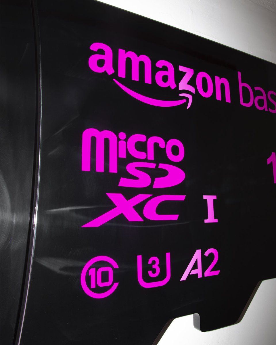 JIMMYEDGAR's tweet image. my newest sculpture on display in the los angeles studio 🟪

“MEMORY CARD (1 𝘛𝘉, 𝘔𝘢𝘨𝘦𝘯𝘵𝘢)”

Stainless steel
48 in x 36 in