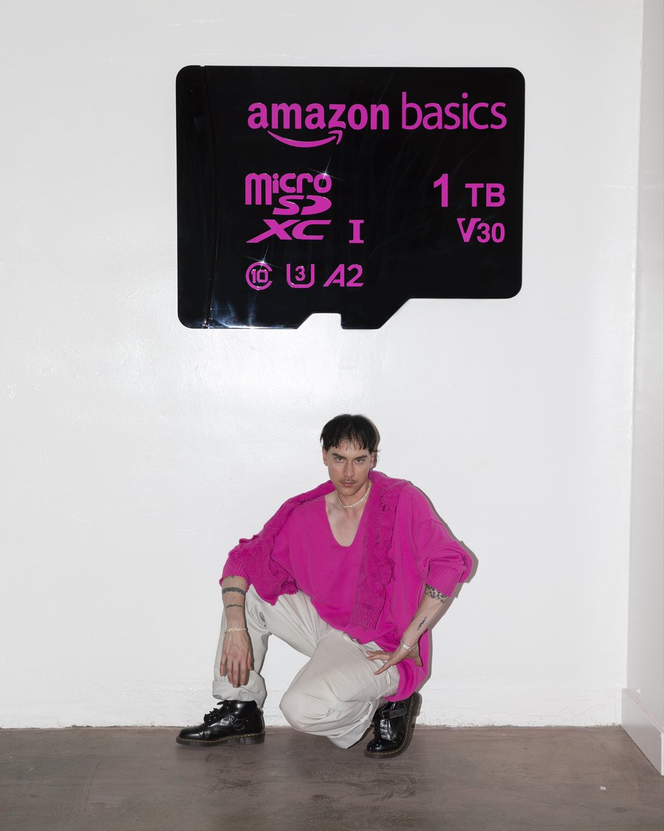 JIMMYEDGAR's tweet image. my newest sculpture on display in the los angeles studio 🟪

“MEMORY CARD (1 𝘛𝘉, 𝘔𝘢𝘨𝘦𝘯𝘵𝘢)”

Stainless steel
48 in x 36 in