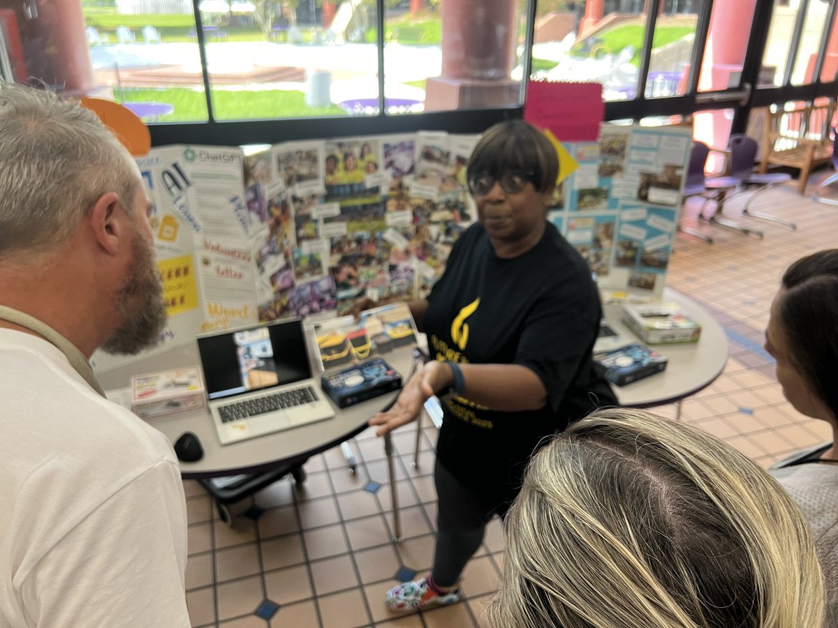 Educators serving educators!! Wow the inspiration and learning in this room is amazing! <a href="/vbschools/">VBSchools</a> #vbits holding a share fair as a spin off of learning held at #DTALcon yesterday. <a href="/DrShewbridge/">Sharon Shewbridge</a>