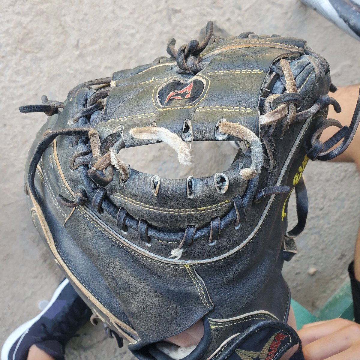 BubbaCrouch's tweet image. 1 day before @TeamUSA @USABaseball and this happens during throw downs! It's not what happens to you, it's how you respond!! #baseballproblems #catcherslife #teamusa #usabaseball 🇺🇸 ⚾️