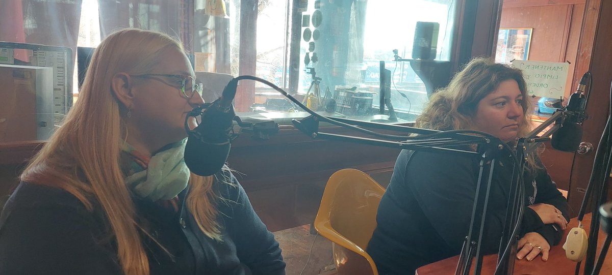 1470 Radio Cristal del Uruguay AHORA CON VERONICA DE CUPA Y LA TÉCNICA EL SICOLOGIA CARLA MANRIQUE EN LA MAÑANA PERIODISTICA DE LA RADIO.