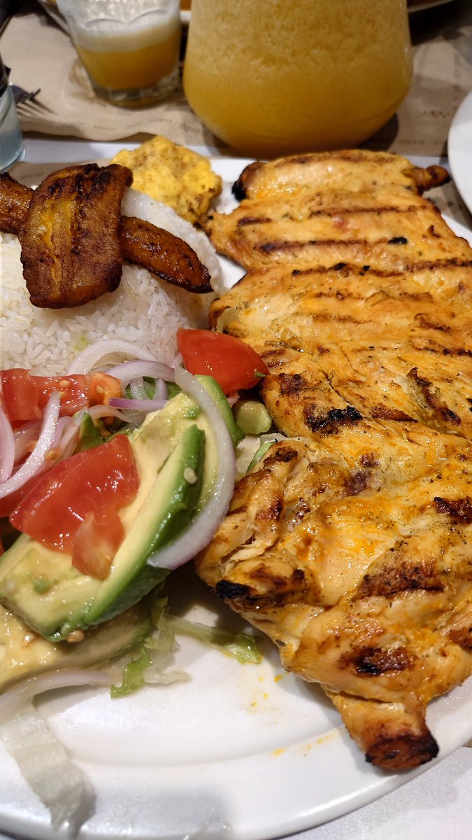 polispol's tweet photo. Hoy toca comida en restaurante ecuatoriano. https://t.co/dkDoHjf1GC