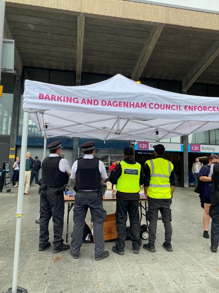 Officers from Barking Town Centre Team 2 have been out with @lbbdcouncil today to promote safety within the town centre and of women and girls against violence #VAWG #TopPriority #ANewMetforLondon