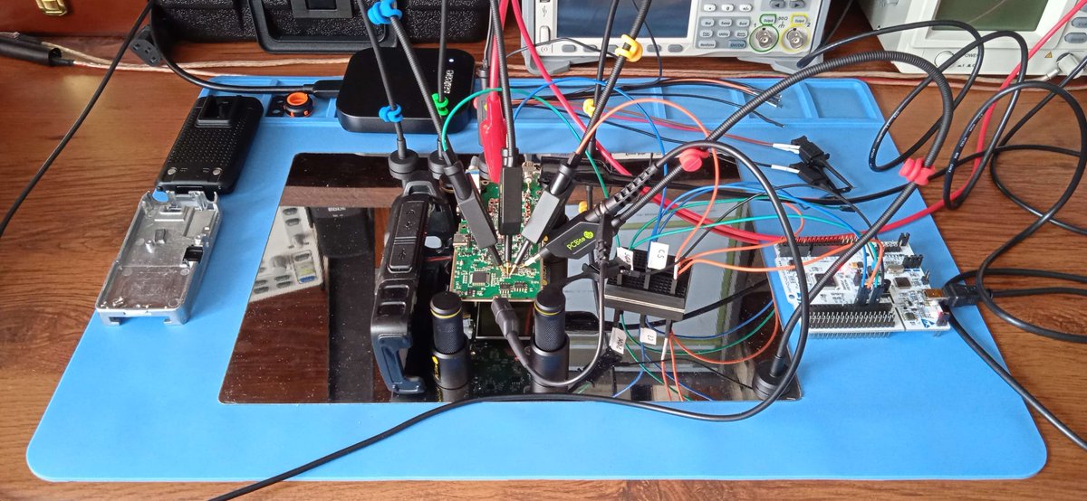 Quangsheng UV-K5. After modifying one of the registers, I was able to get a solid eye plot for an M17 transmission. The chip used in this radio is Beken BK4819. Register 0x2B was overwritten with 0xC707, effectively disabling filtering and deemphasis.
^SP5WWP

<a href="/2ftg1/">2ftg - @ftg@mastodon.radio</a> <a href="/OpenRtx/">OpenRTX</a>