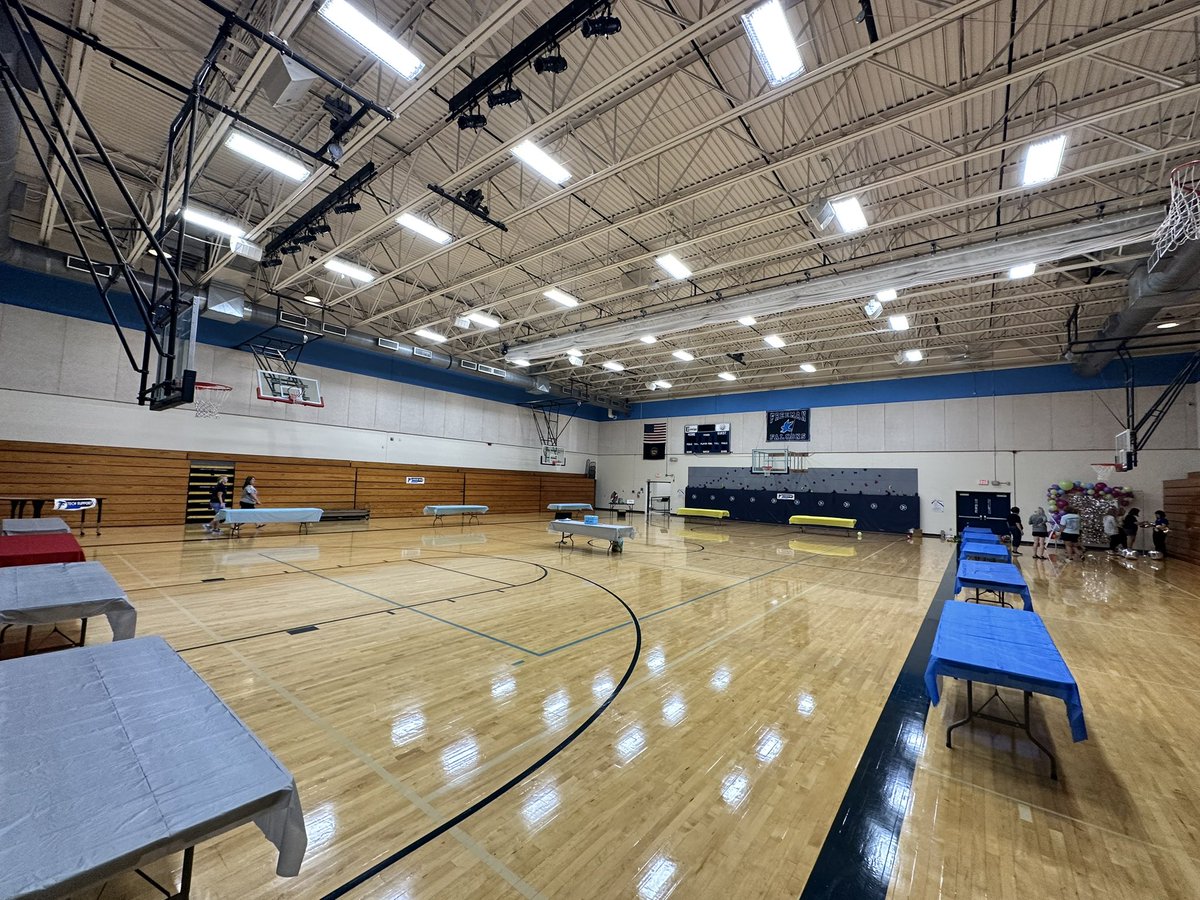 Freeman_Falcons's tweet photo. Working💪hard to get🌙tonight’s #ActivityFair ready, for all‼️

📍Freeman Public Schools
🕰️ 5️⃣:3️⃣0️⃣PM

#WeAreFreeman🦅 https://t.co/41agrhaSbf