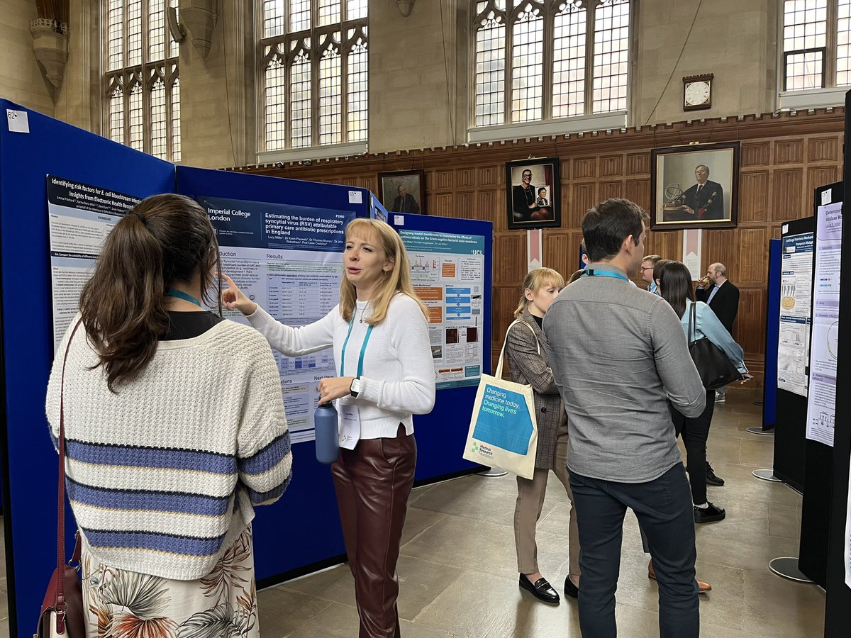 Busy poster session - delighted that members of our wider cohort who attended our first conference/interdisciplinary #AMRtraining course in 2018 have returned & are now judging posters. Many thanks to @_Josh_Jenkins @FelicityElder @SarahEGolding @davvi36 @FadyPEC and @astghughes