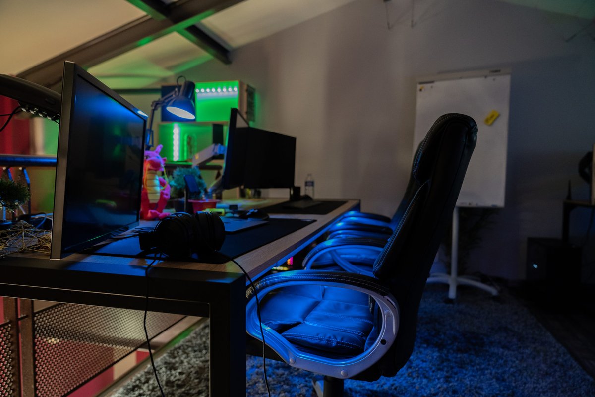 La belle ambiance à l'étage de nos locaux 👀
(À votre avis, qui a déménagé en haut depuis le début de l'année ?)