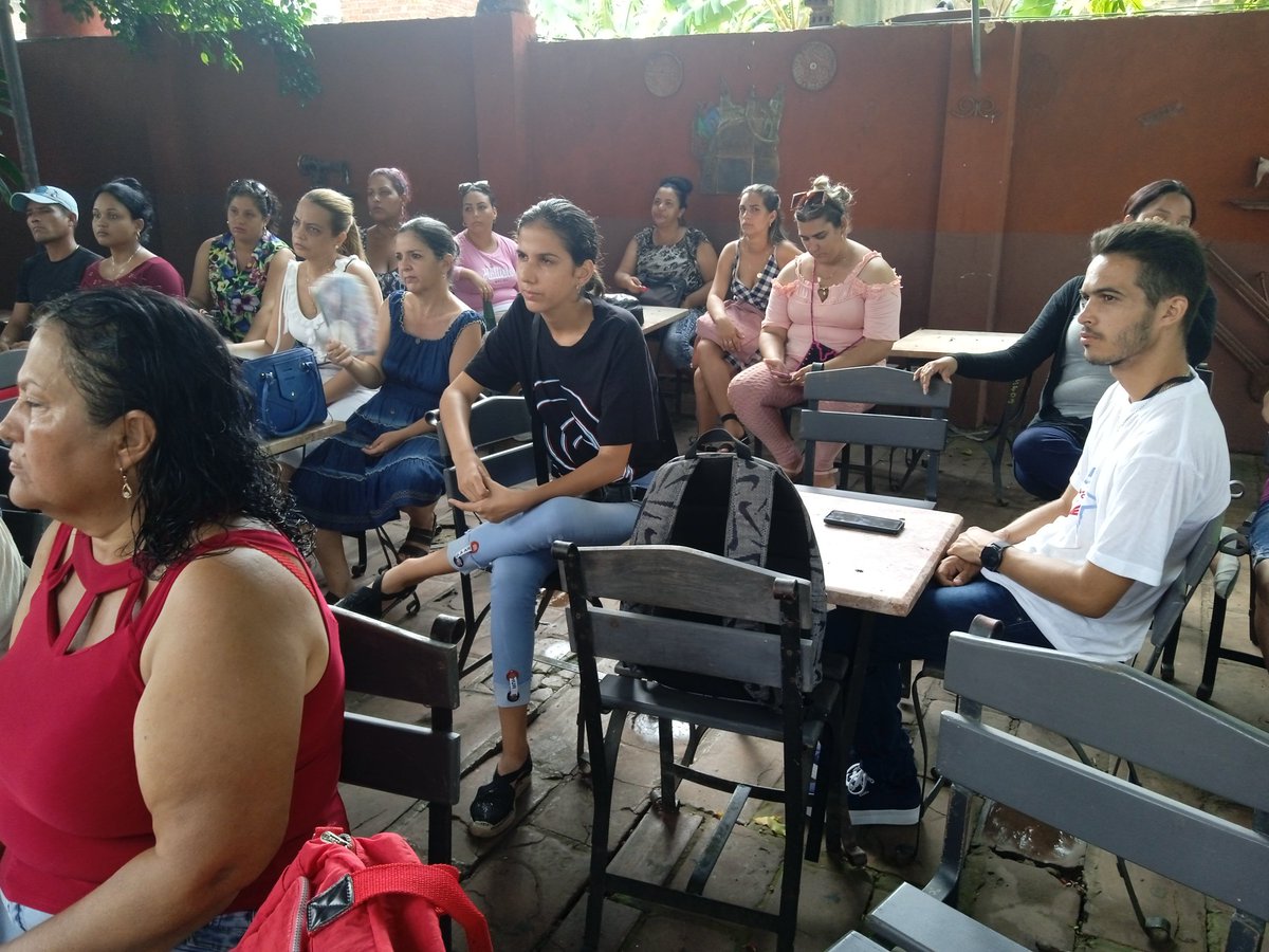 #CasaDeLaGuayabera en #SanctiSpíritusEnMarcha  acoge a participantes en el Coloquio "Una FMC rejuveneciendo a 63 años de creada" para fortalecer el trabajo de la Organización que ha significado a la mujer en #Cuba <a href="/FMC_Cuba/">FMC de Cuba</a> <a href="/TeresaBoue/">@SecGFMC</a> <a href="/DeivyPrezMartn1/">Deivy Pérez Martín</a> <a href="/MaybelGonzles1/">Maybel Gonzáles</a> <a href="/RadioSSp/">Radio Sancti Spíritus #Cuba</a>