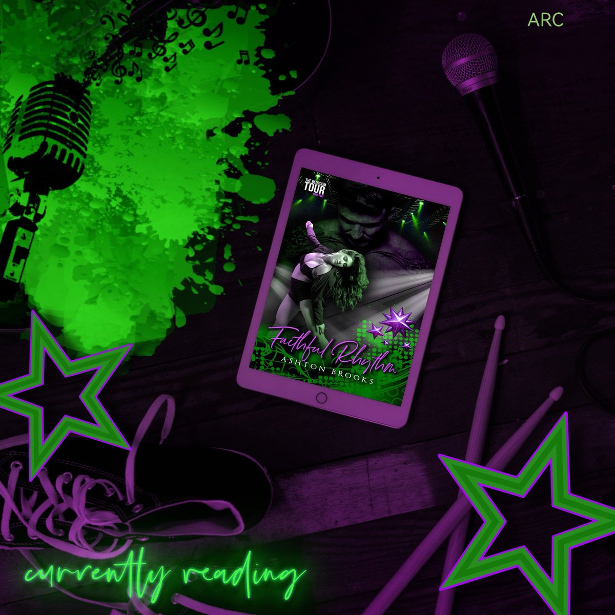 Laura Reads Too Much tweet media