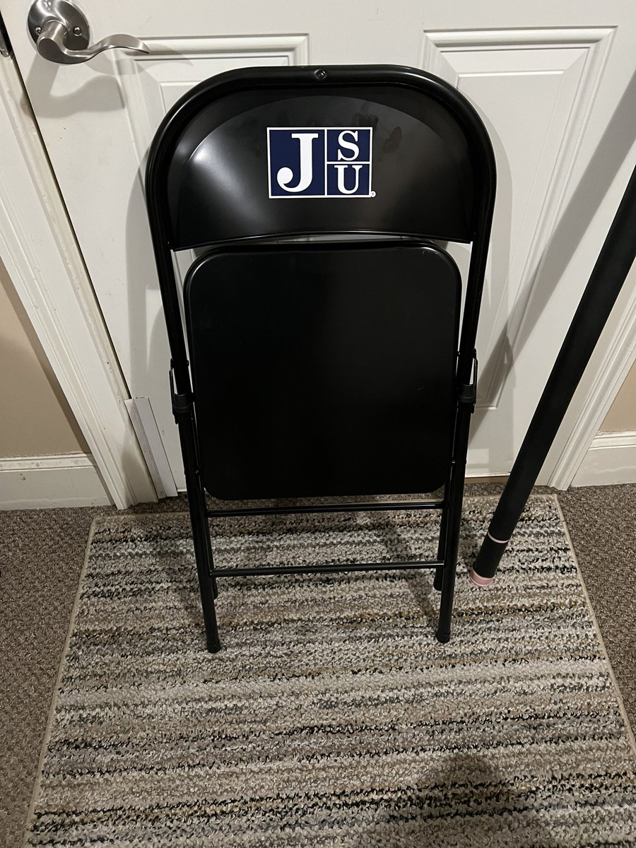 Pacifico ("Thee Folding Chair")🐅 tweet media