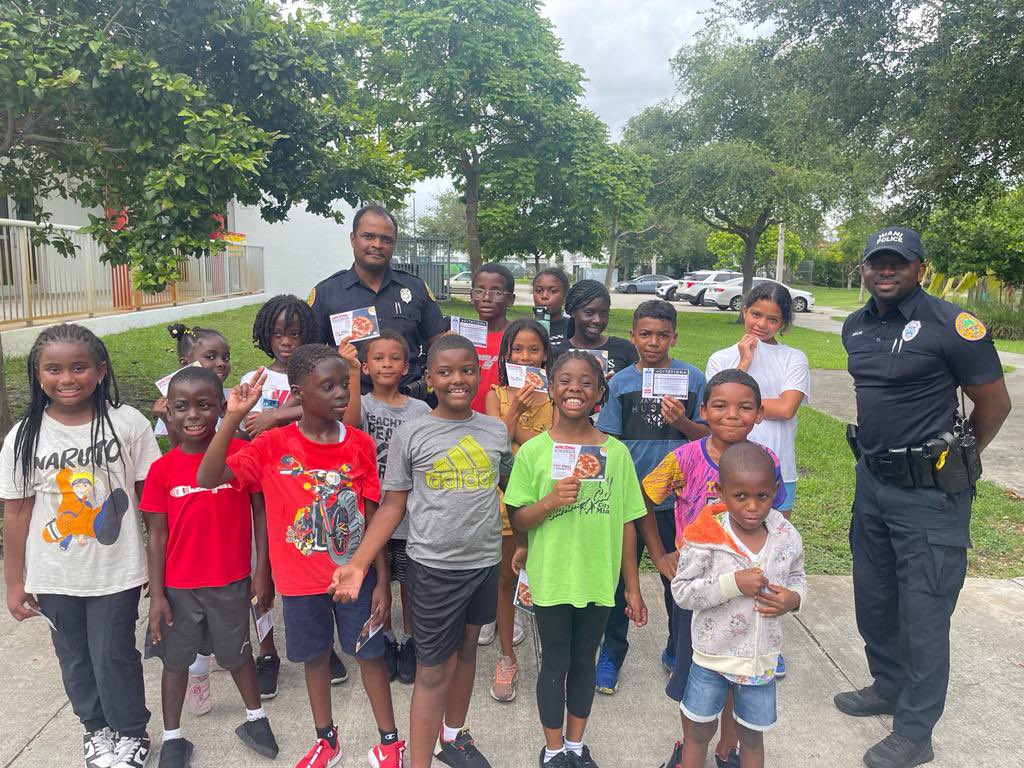 Do The Right Thing (@dtrtmiami) on Twitter photo Caught in the act of doing good! ๐โก๏ธ These students are getting citations for all the right reasons this summer! ๐๐<a href="/CmdrLaurenceau/">Major Laurenceau</a> <a href="/PapaJohnsSFL/">Papa John's South Florida</a> <a href="/MiamiPD/">Miami PD</a> Caught in the act of doing good! ๐โก๏ธ These students are getting citations for all the right reasons this summer! ๐๐<a href="/CmdrLaurenceau/">Major Laurenceau</a> <a href="/PapaJohnsSFL/">Papa John's South Florida</a> <a href="/MiamiPD/">Miami PD</a>