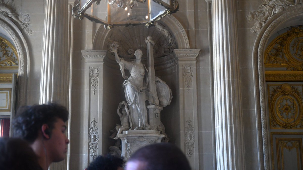 ColgateMBB's tweet photo. Had a great time touring Versailles Palace and checking out its gardens!

#GateToFrance | #GoGate https://t.co/aNnWPILc85