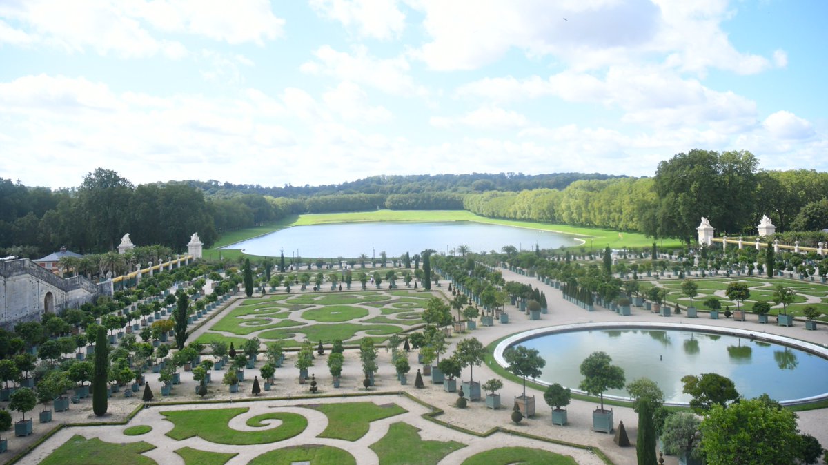 ColgateMBB's tweet photo. Had a great time touring Versailles Palace and checking out its gardens!

#GateToFrance | #GoGate https://t.co/aNnWPILc85