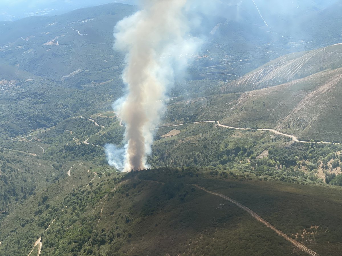 Sobrevoando incendio en Quiroga