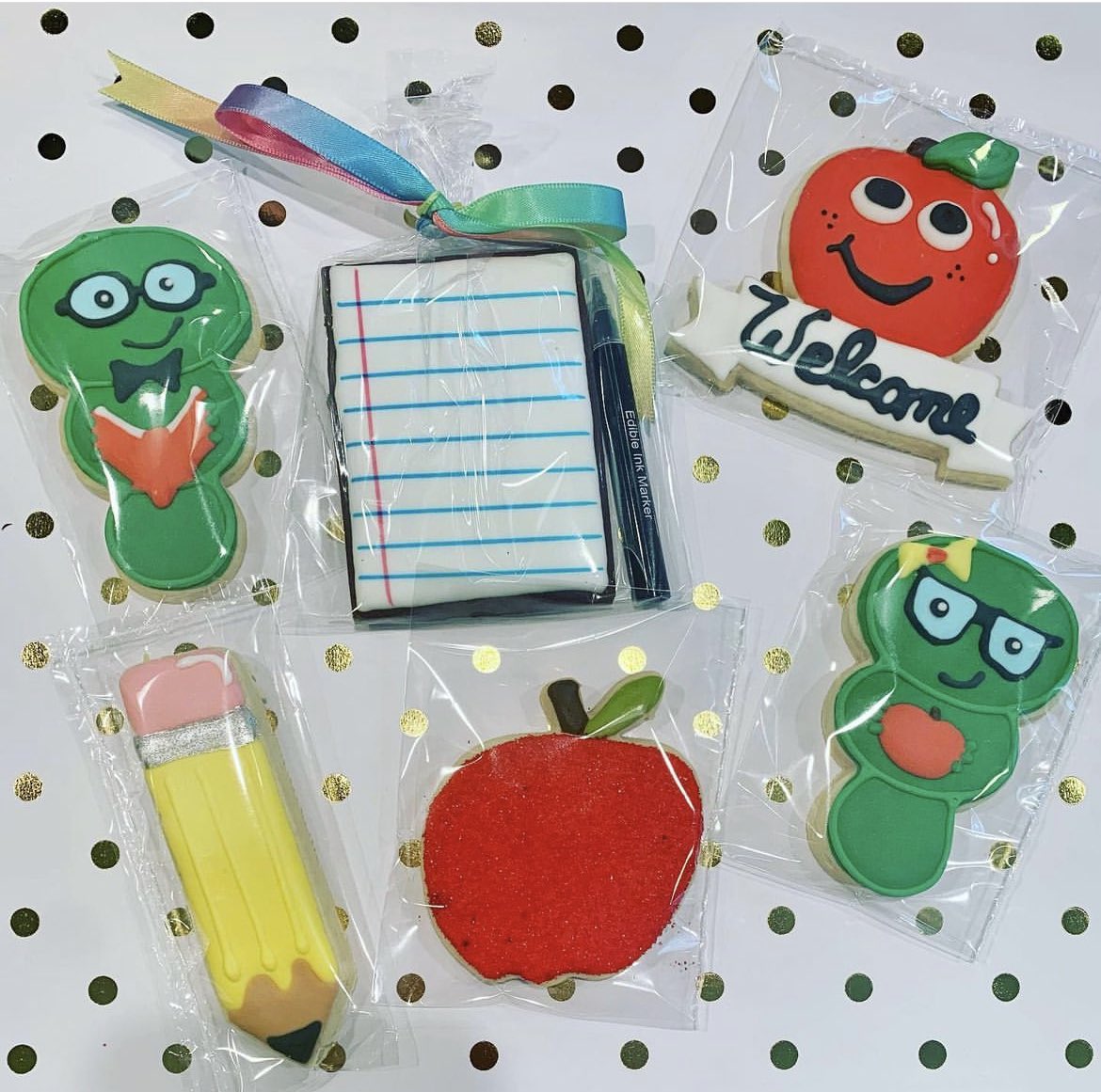 Tag a teacher friend for a chance to win this sweet set to start their year off right!!! 👩🏻‍🏫
