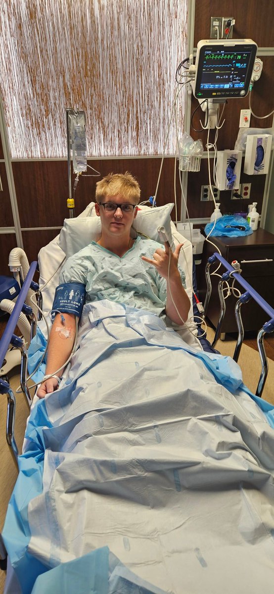 RobinsonJerred's tweet photo. We can't thank Brett enough for connecting us with Dr. Kremchek. You have no idea how much we appreciate what you did for Aaron and our family! Aaron had successful Tommy John Surgery this morning. 
@BMarsh24_  @Legends2024 @Aaron_Robi https://t.co/xmlM5jLqoG