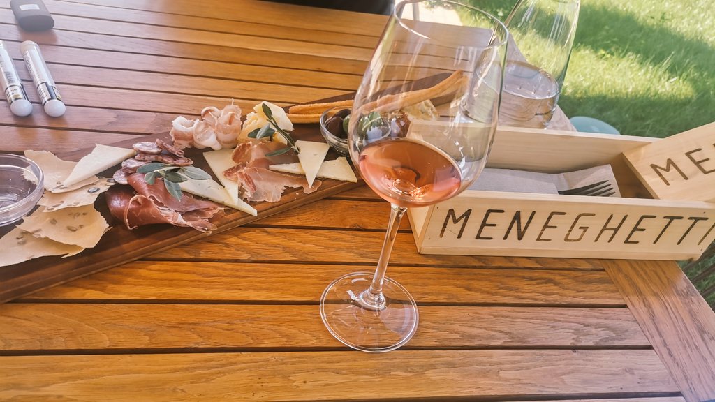 BareticMaja's tweet photo. #meneghetti https://t.co/Qu0cVWZXsB