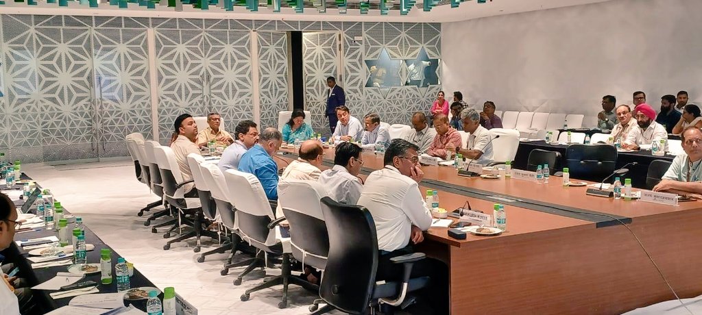 Review of #IICCDwarka International Exhibition &amp; Convention Centre project wrt metro connectivity and physical progress of the project was done today by Sh Rajesh K Singh Secretary @Dpiit with Spl Secy (Logistics) &amp; MD&amp;CEO of IICCDwarka <a href="/SumitaDawra/">Sumita Dawra</a> and other officials