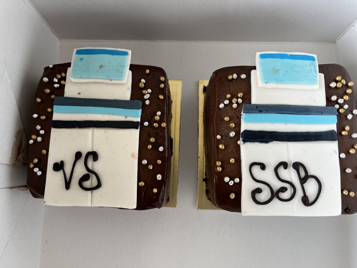 We got NovaSeq custom cakes for our bosses! 🥳

<a href="/illumina/">Illumina</a> 
<a href="/PremasLifeSc/">Premas Life Sciences</a> 
<a href="/vinodscaria/">Vinod Scaria</a> 
@SridharSivasub3 
<a href="/OvenChronicles/">The Oven Chronicles</a> ❤️