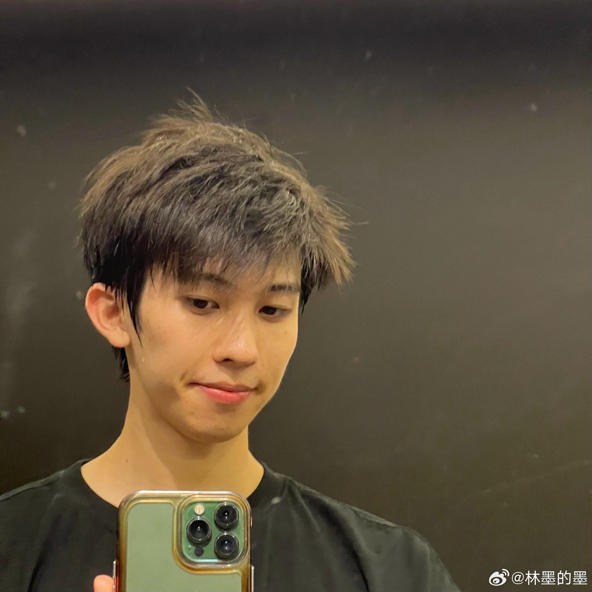 LinmoThailand's tweet photo. ©️LinMo Weibo Update!💛

ฤดูใบไม้ร่วงเริ่มขึ้นแล้ว #Momentsของหลินโม่ 

🔗 https://t.co/dxku2yNFgS

#หลินโม่ #林墨 #LINMO https://t.co/Q9JylzqUow