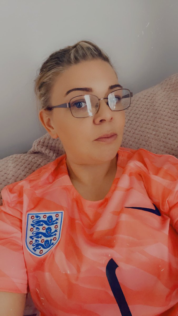 cas_coach_'s tweet photo. If you want earps @Lionesses gk kit u find a way of getting it 👍⚽️ Nike won’t sell them well I do and know someone who does with number and earps on the back ✔️job done #earps #maryearps #goalkeeperkit #nike #FIFAWomensWorldCup2023 #footballshirt https://t.co/DbDCGaH3ZC