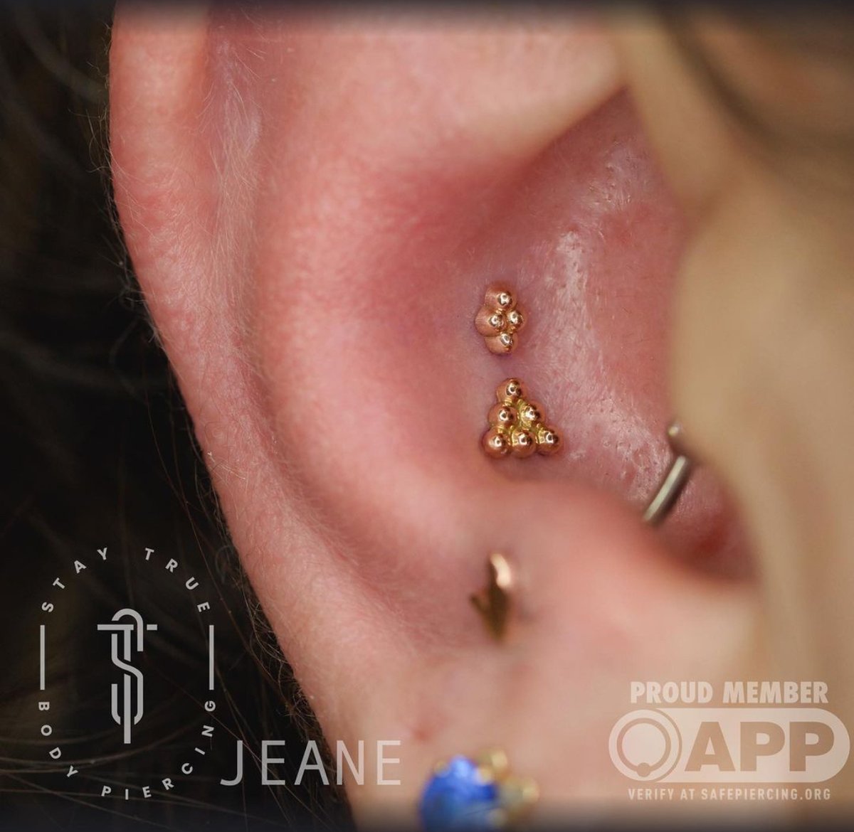 Add the perfect finishing touch to your look with our luxurious solid 18k gold Tri Bead Ends - an addition to your jewelry collection that will sparkle and shine in all the right places!

#anatometal #jewelry #gold #18k #piercing #bodypiercing #safepiercing #madeinsantacruz
