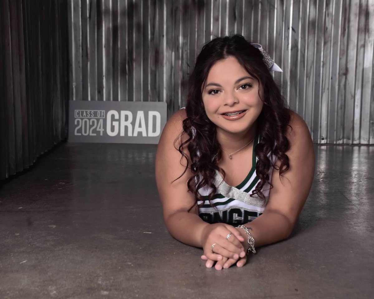 Jen_Acosta81's tweet photo. My beautiful girl is a SENIOR!! I hope she has the BEST YEAR! I love you baby girl 💚🧡🩶 https://t.co/8v6mseBsyv