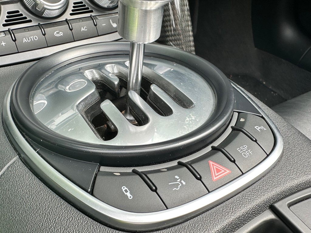 Audi R8    5.2L SPYDER V10 QUATTRO    37,100 miles    £55,950 slades-garage.co.uk/vehicle/audi-r…