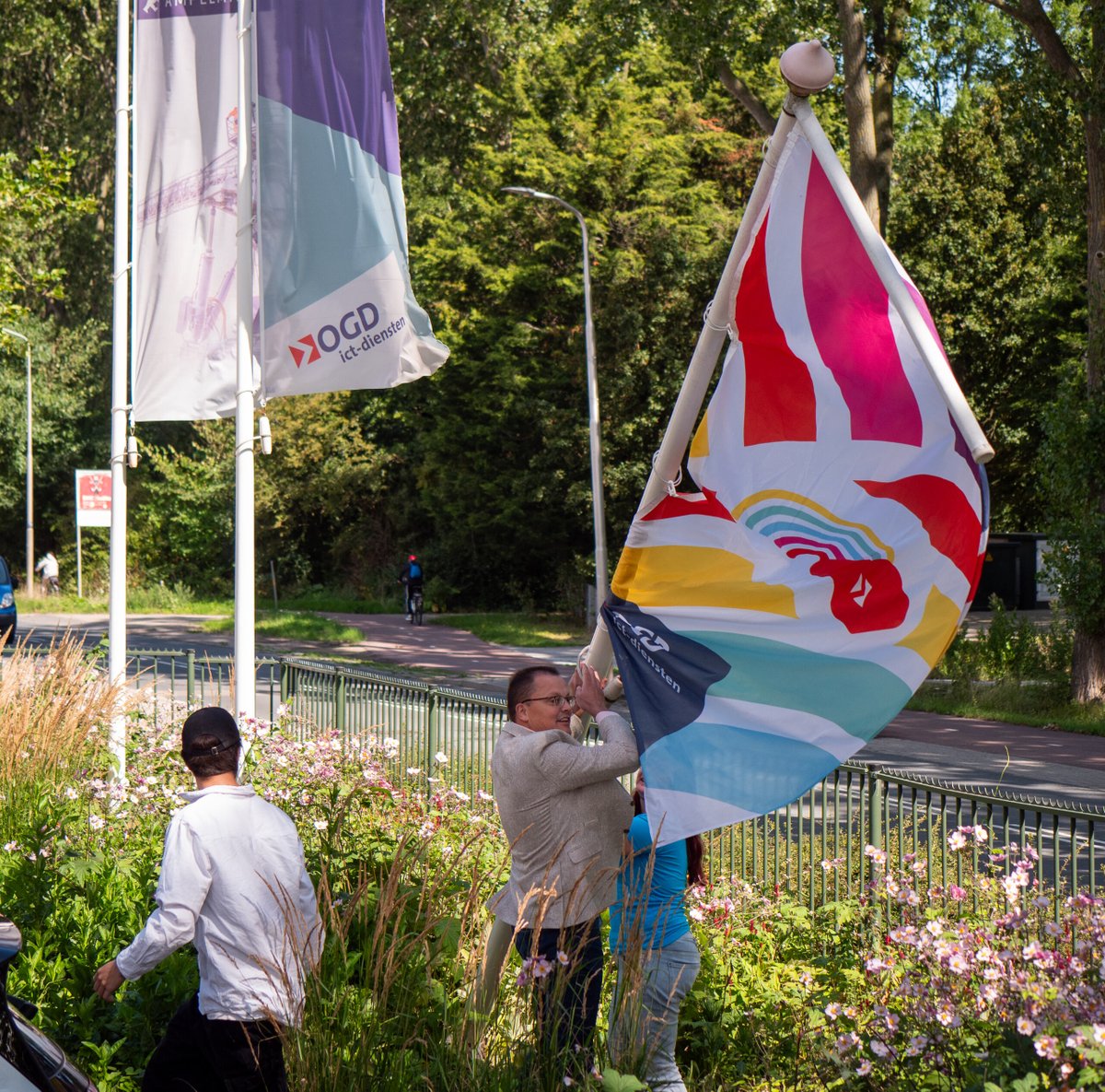 OGD ict-diensten (@ogd_ict) on Twitter photo Prideweek! Bij OGD vieren we deze week de liefde in al haar kleuren ๐โจ
We hebben een bomvol programma. Na de Canal Pride in Amsterdam, hesen we gisteren met onze CEO <a href="/roeln_/">Roel Nikkessen</a> de Pride-vlag. ๐ณ๏ธโ๐
โค๏ธ ๐งก ๐ ๐ ๐ ๐ ๐ค
#Pride #lgbtq #lhbti #queer #inclusie #canalpride #pride2023 Prideweek! Bij OGD vieren we deze week de liefde in al haar kleuren ๐โจ
We hebben een bomvol programma. Na de Canal Pride in Amsterdam, hesen we gisteren met onze CEO <a href="/roeln_/">Roel Nikkessen</a> de Pride-vlag. ๐ณ๏ธโ๐
โค๏ธ ๐งก ๐ ๐ ๐ ๐ ๐ค
#Pride #lgbtq #lhbti #queer #inclusie #canalpride #pride2023