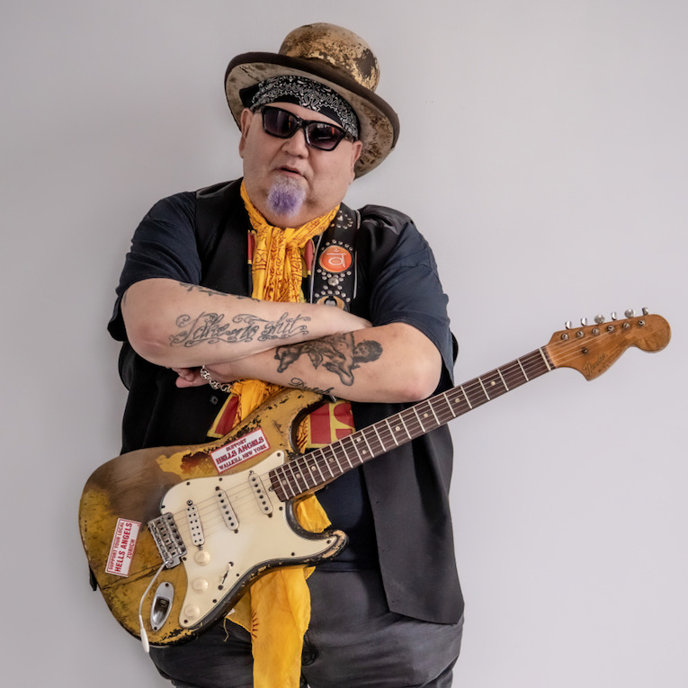 Video Premiere: Popa Chubby ‘I Can’t See The Light Of Day’ from his upcoming live album ' Live At Bluey’s Juke Joint NYC' out September 8th via Gulf Coast Records. The guitar slinger 'Beast from the East' slays it! Listen here. rockandbluesmuse.com/2023/08/08/vid… #blues #rtitBot