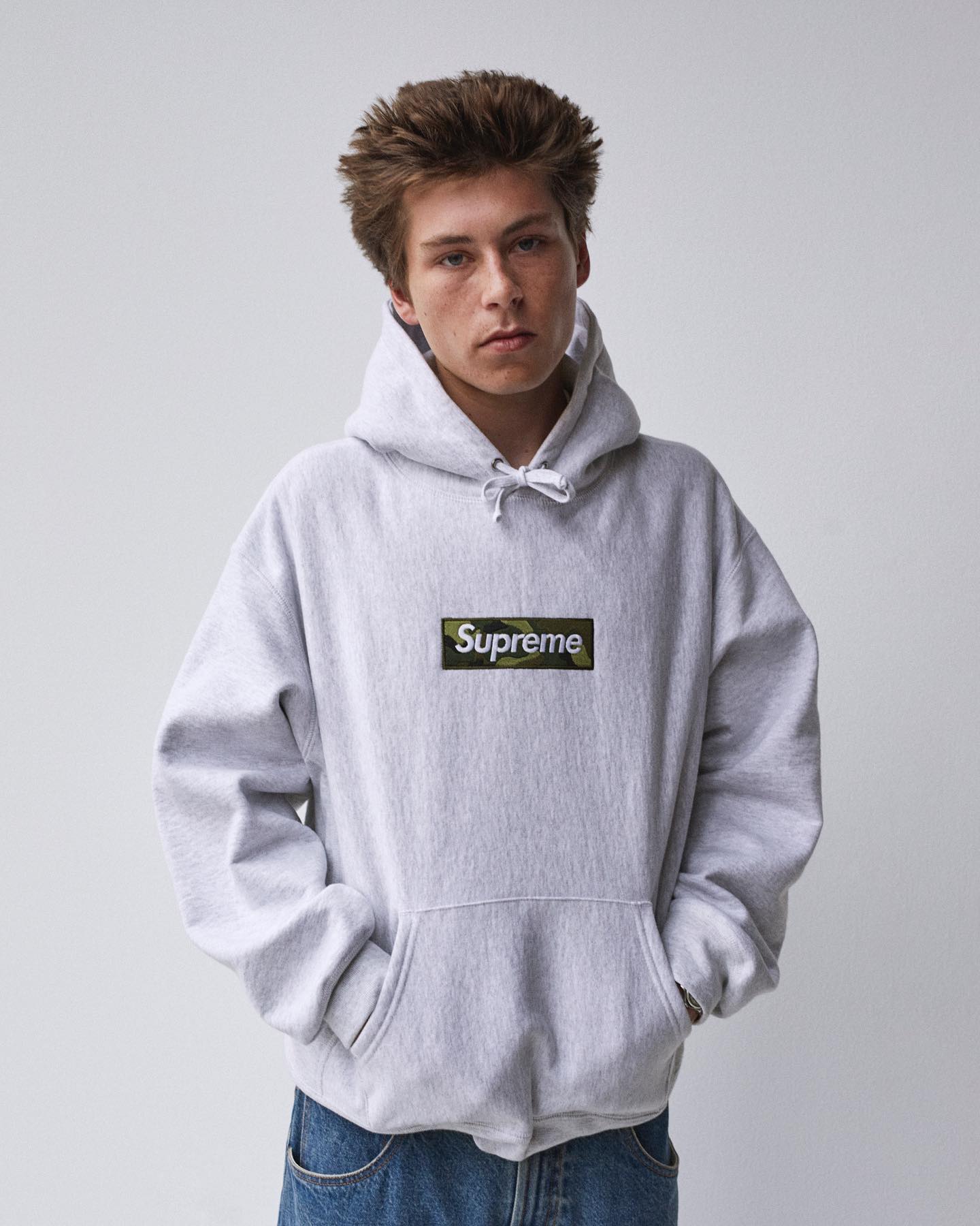 Supreme white hotsell bogo hoodie