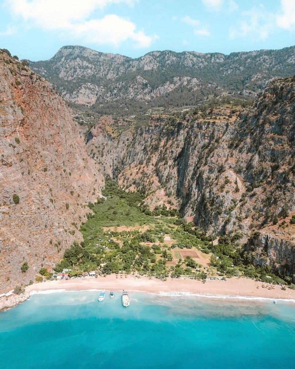 neredekal's tweet photo. Dünya üzerindeki ender güzelliklerden biri olan Kelebekler Vadisi, adeta bir peri masalına ev sahipliği yapıyor. 🧚‍♀️ 

📸 @baya_iyi 

📍Kelebekler Vadisi, Ölüdeniz, Fethiye, Muğla 

#kelebeklervadisi #fethiye #muğla #öncetürkiyeyikeşfet https://t.co/vdBvSTYSfx
