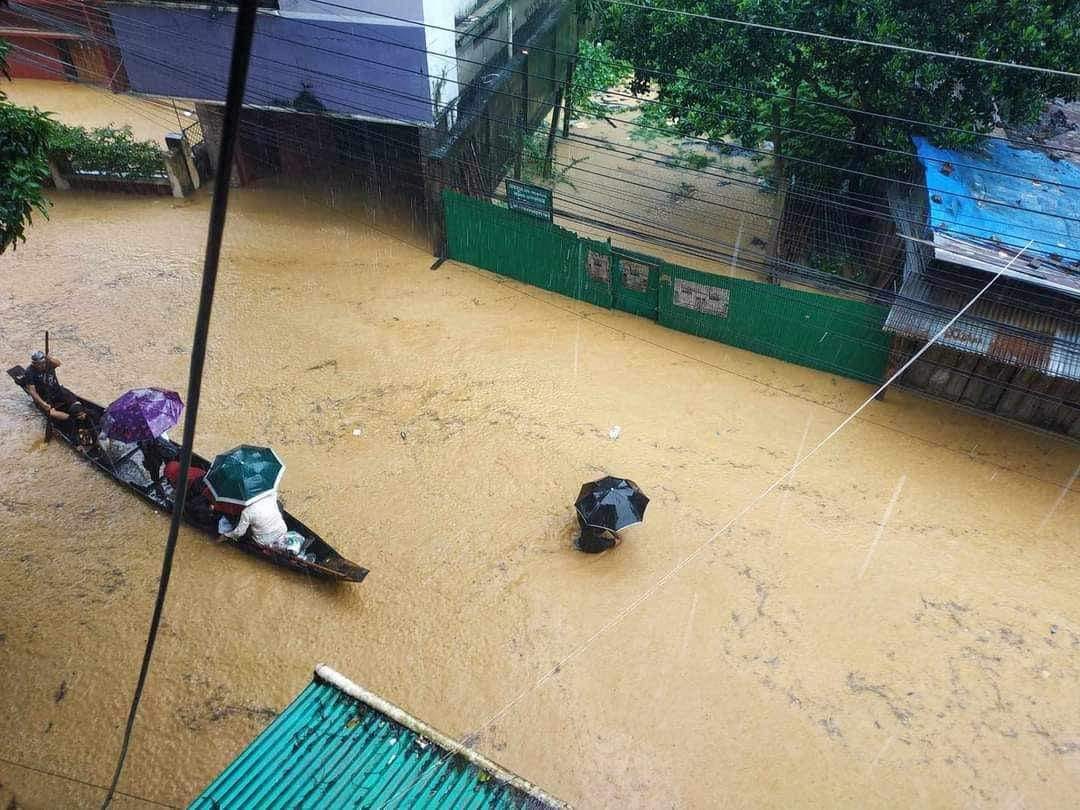 kabir_uddin1's tweet photo. From #rainless July to destructive floods in #Bandarban this August, the unpredictable nature of our climate is a stark reminder of the urgent need for climate action and stop unplanned construction. #Floods #Bangladesh PC: Aye Aye Maung https://t.co/y3KaiXr7SN