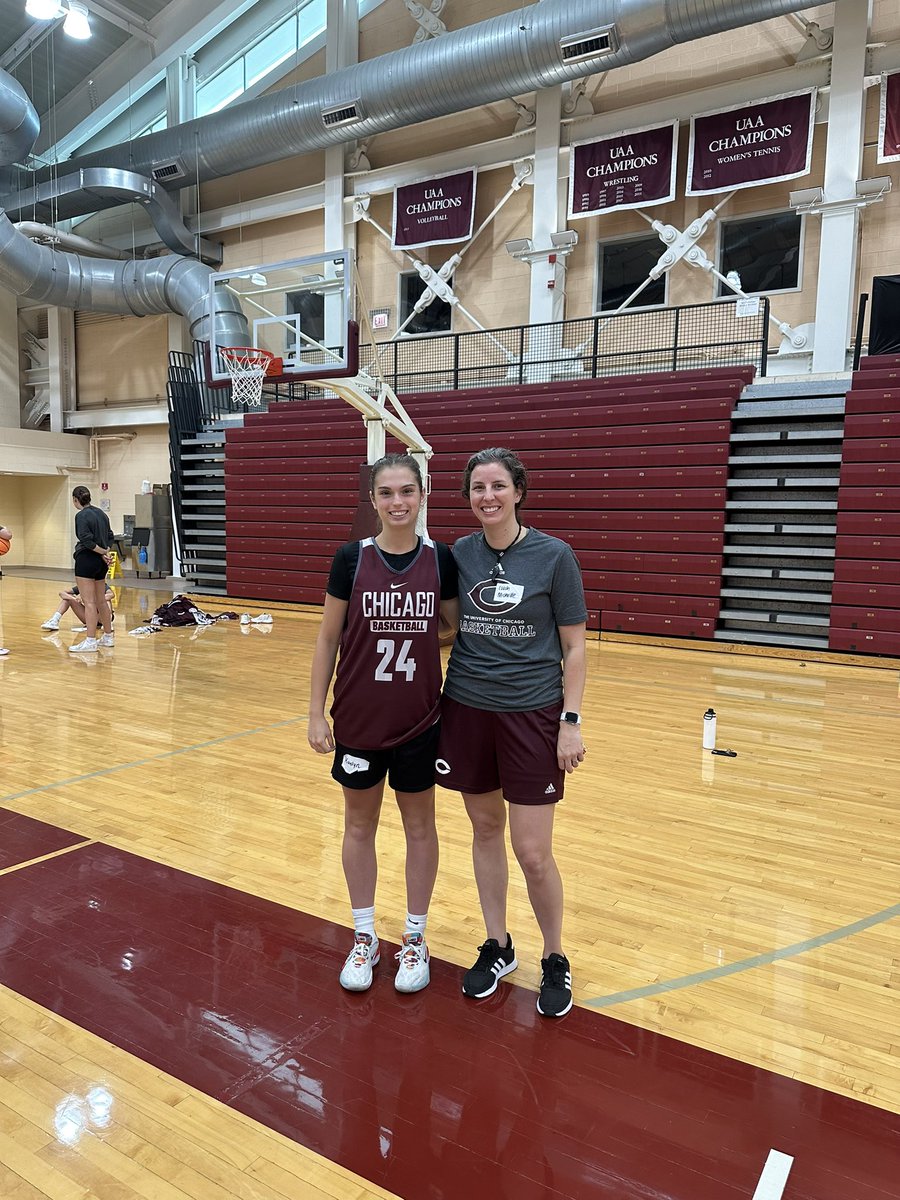 KKstager19's tweet photo. Thank you so much @UChicagoWBB for inviting me to your elite camp. I had a lot of fun and leaned a lot from the coaching staff and players. Thank you @Coach_Maria4 and Coach Michelle for a great experience. https://t.co/U0sRGkDRn6