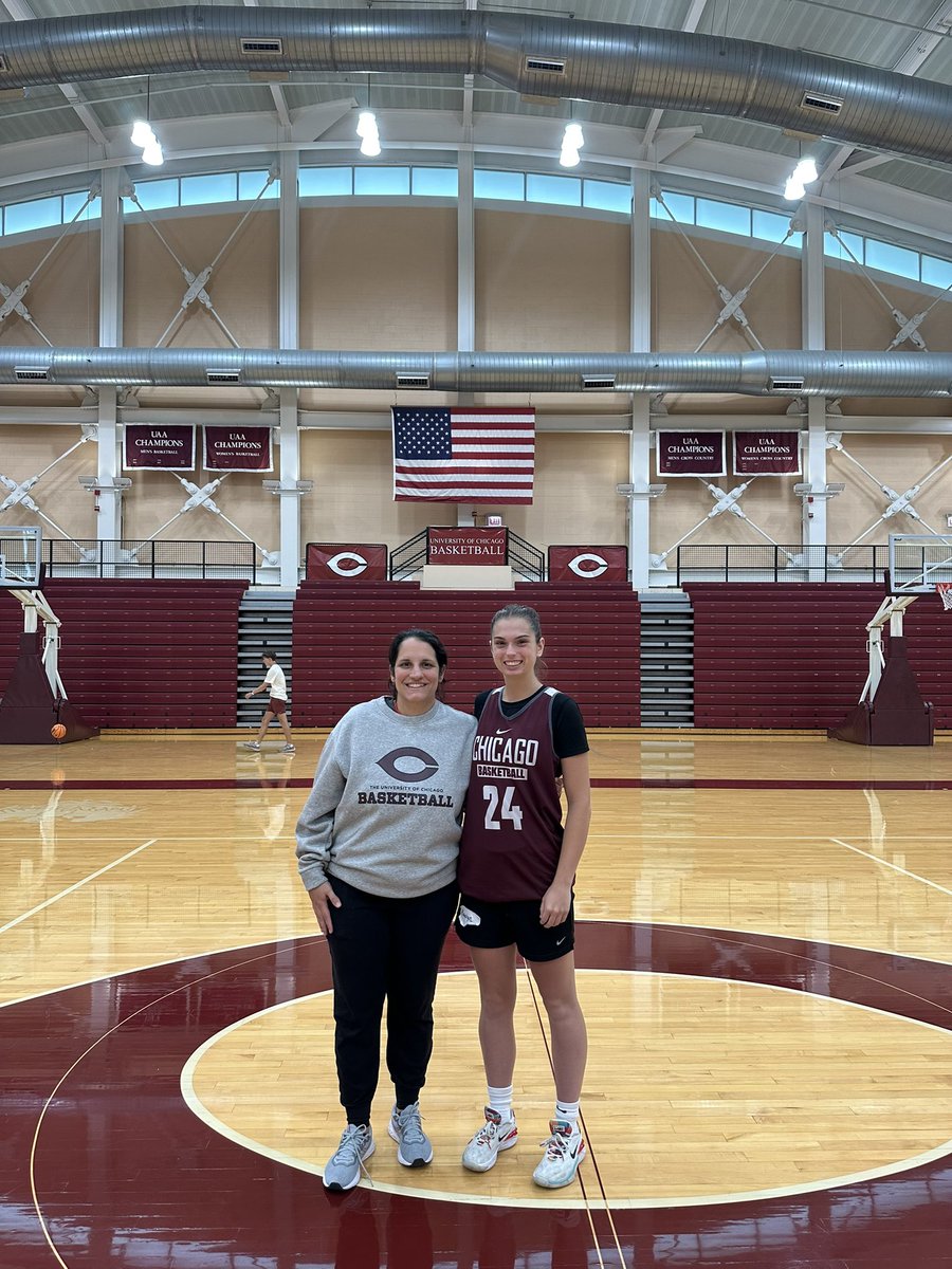 KKstager19's tweet photo. Thank you so much @UChicagoWBB for inviting me to your elite camp. I had a lot of fun and leaned a lot from the coaching staff and players. Thank you @Coach_Maria4 and Coach Michelle for a great experience. https://t.co/U0sRGkDRn6