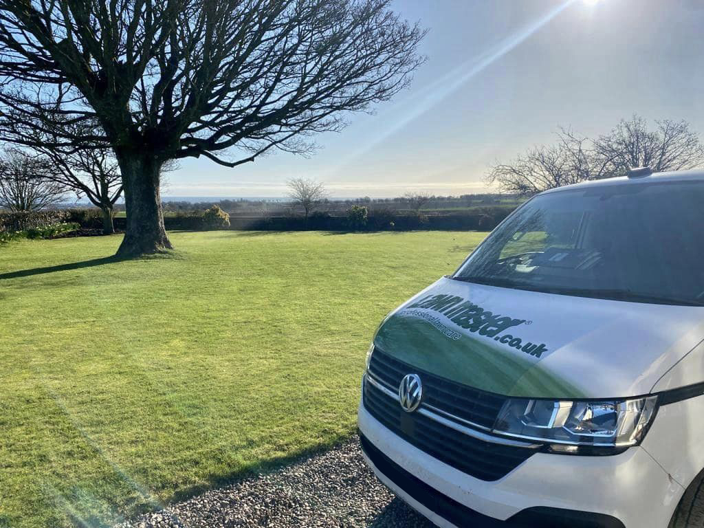 LawnFranchise's tweet photo. Did you know? 

The popularity of lawn care has grown in the UK to become a service that thousands of homeowners use.

Learn More About the Lawn Care Business Concept: https://t.co/ubBFIzZyZk

#LawnMaster #LawnCare #Lawn #Garden #Franchising https://t.co/yDPeaRSPbh